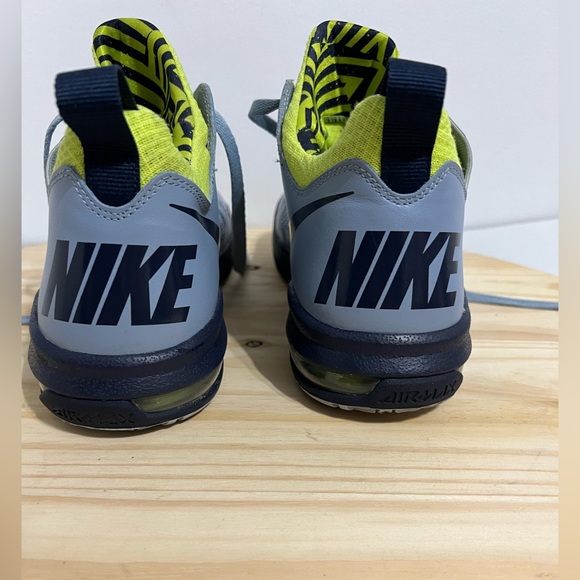 N I K E - Picture 9 of 12